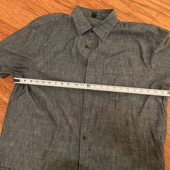 Banana Republic short-sleeve chambray shirt - Picture 2 of 4